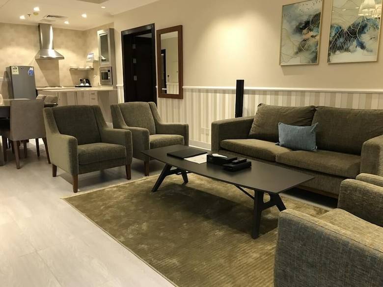 Lotaz Hotel Suites - Al Salamah