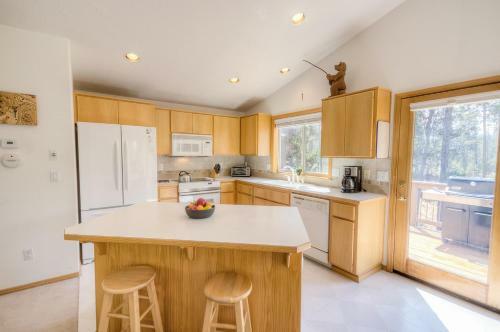 Warbler Lane 15 By Village Properties At Sunriver
