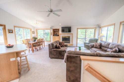 Warbler Lane 15 By Village Properties At Sunriver