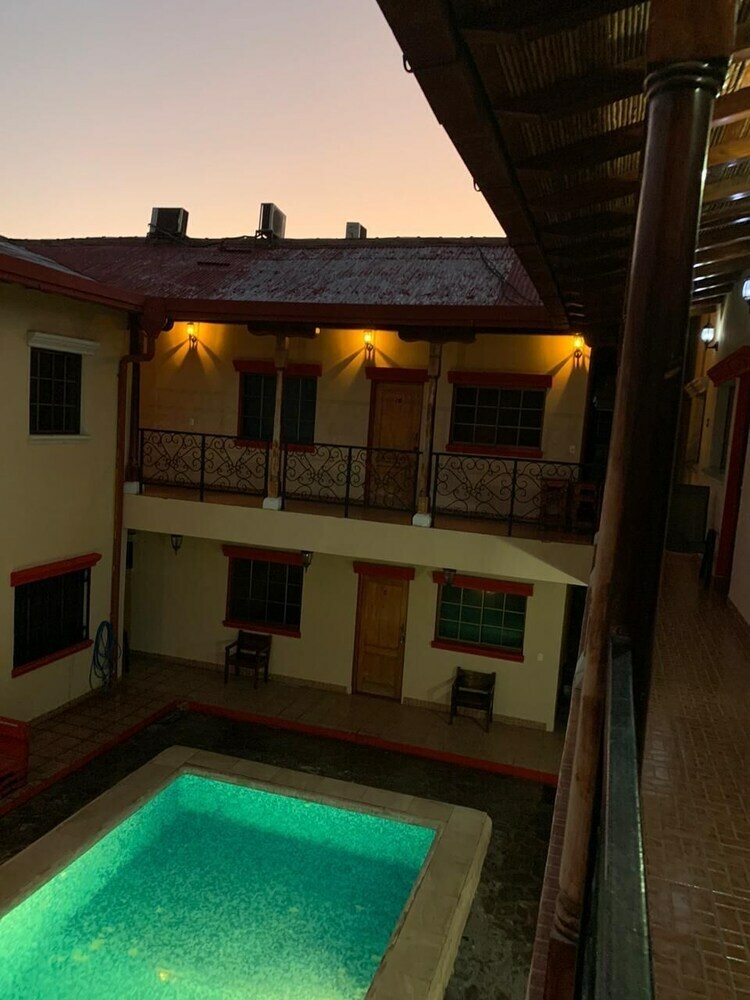 Hotel Renacer
