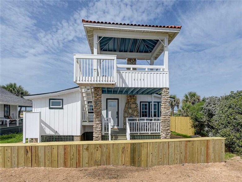 The Historic Hut, 3 Bedrooms, Beach Front, Sleeps 6