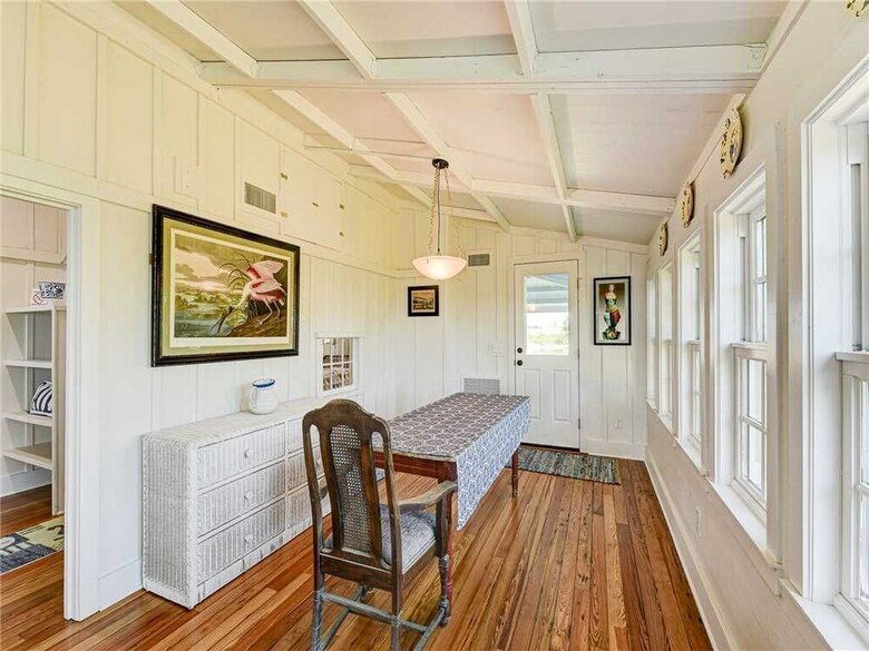 The Historic Hut, 3 Bedrooms, Beach Front, Sleeps 6