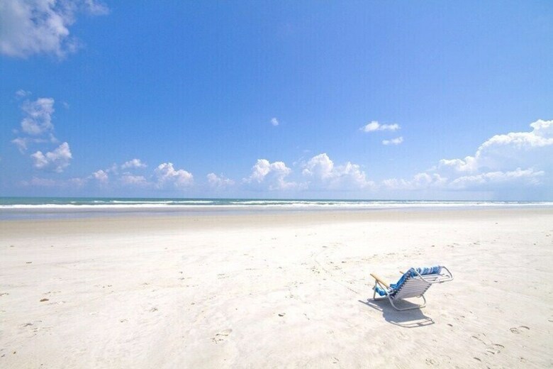 The Historic Hut, 3 Bedrooms, Beach Front, Sleeps 6