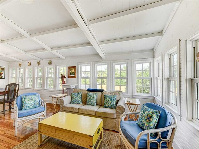 The Historic Hut, 3 Bedrooms, Beach Front, Sleeps 6