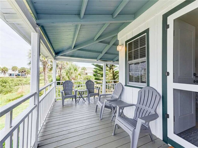 The Historic Hut, 3 Bedrooms, Beach Front, Sleeps 6