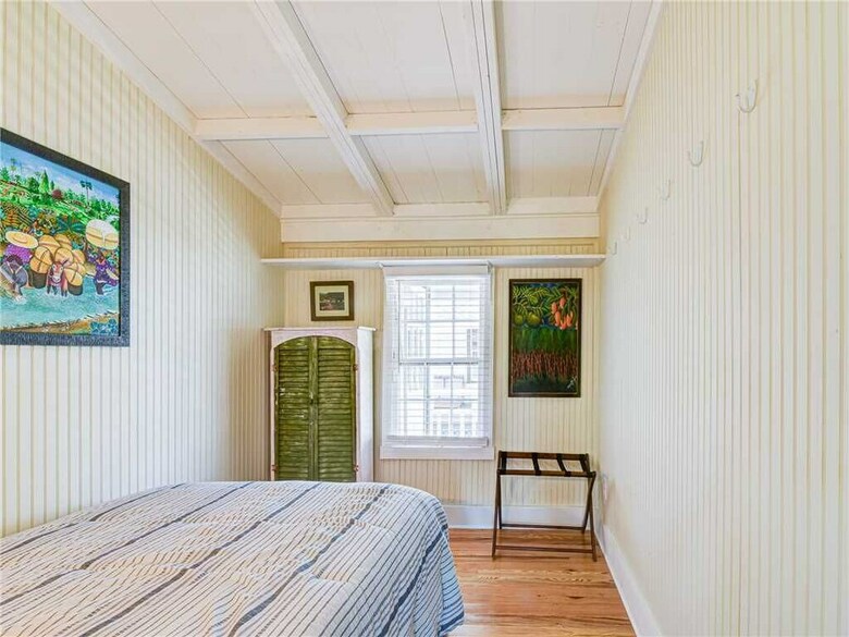 The Historic Hut, 3 Bedrooms, Beach Front, Sleeps 6
