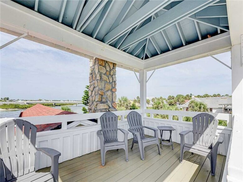The Historic Hut, 3 Bedrooms, Beach Front, Sleeps 6