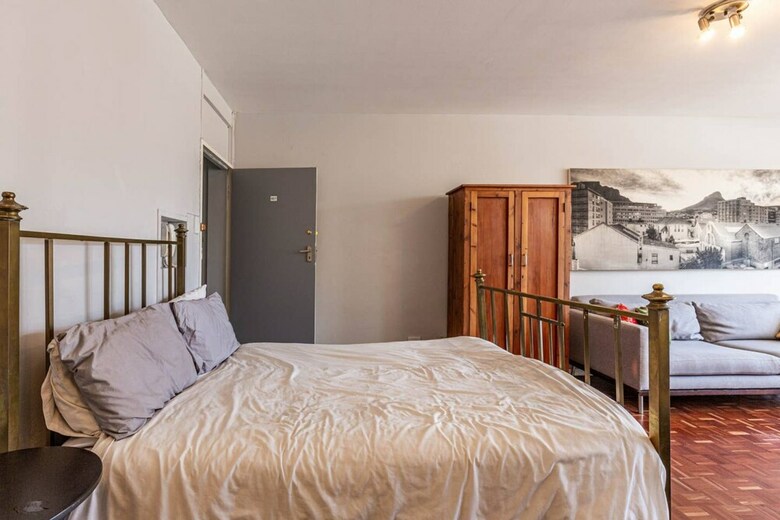 Secure Studio Apartment. With Mountain Views And A Pool