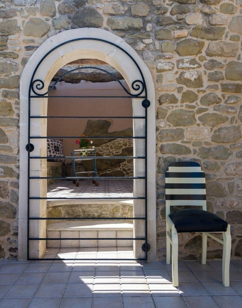 Joy: Artist's Stone House With Countryside Views