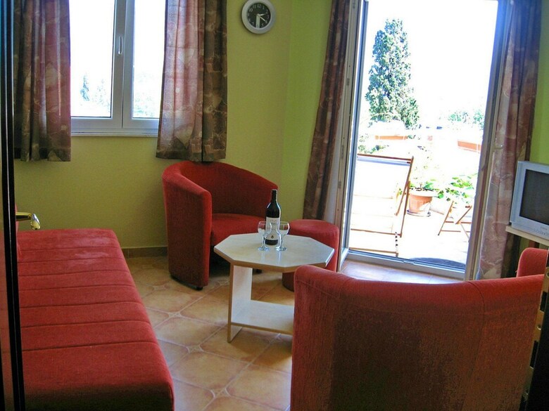 Harasho Four Bed Apartment, Budva City Center