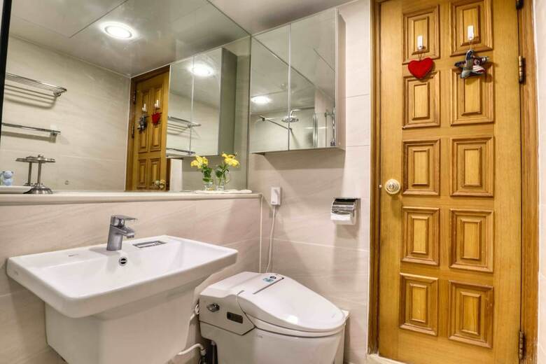 Hotel Holy House - Caters To Women
