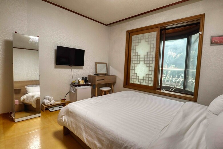 Hotel Holy House - Caters To Women