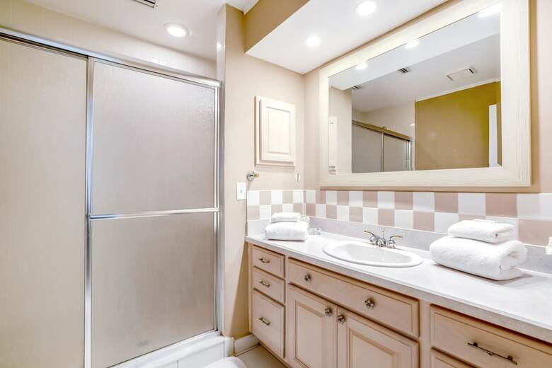 Ultimate 6 Bedroom 5 Bathroom On Bay Hill