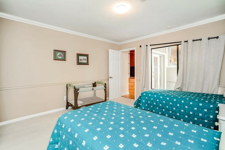 Ultimate 6 Bedroom 5 Bathroom On Bay Hill