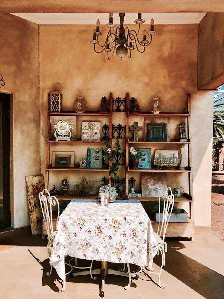Hotel Maison de Leo Luxury Guesthouse