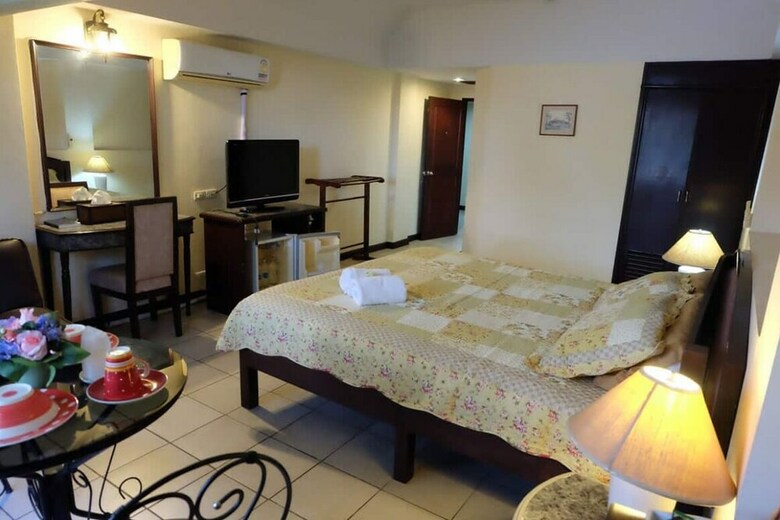 Hotel Oyo 903 Madame Kim Hostel