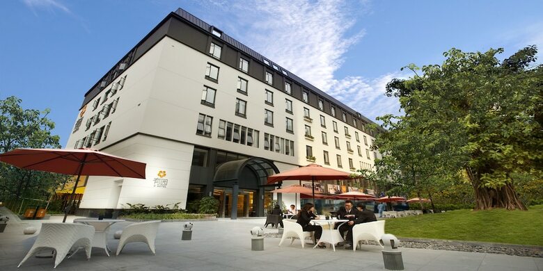U Hotel