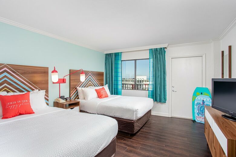 Beachside Hotel & Suites