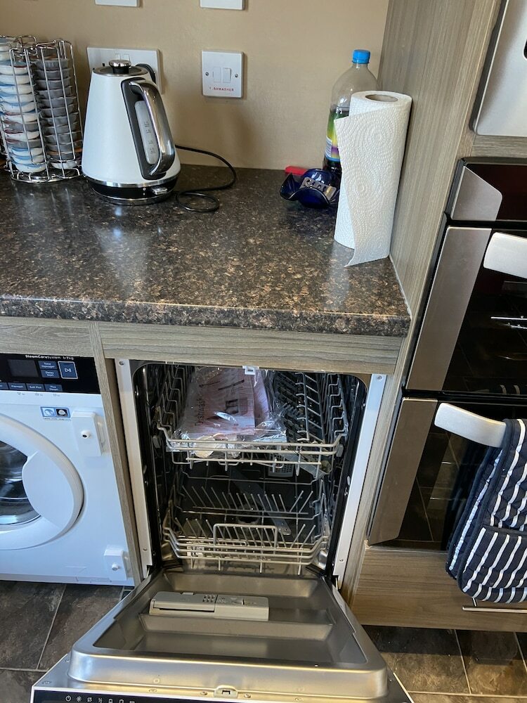 Villa Impeccable 2-bed Lodge In Whitley Bay