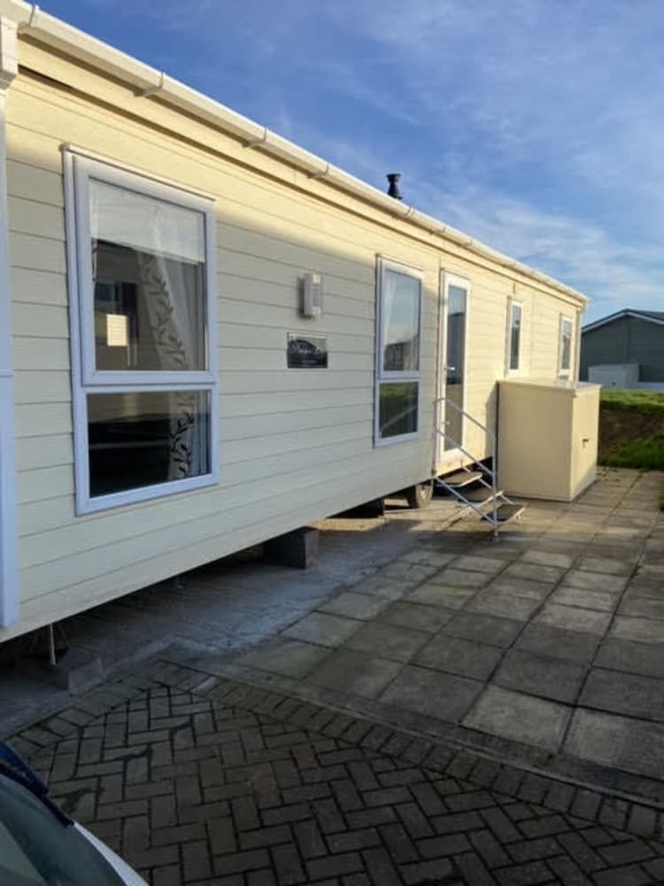 Villa Impeccable 2-bed Lodge In Whitley Bay