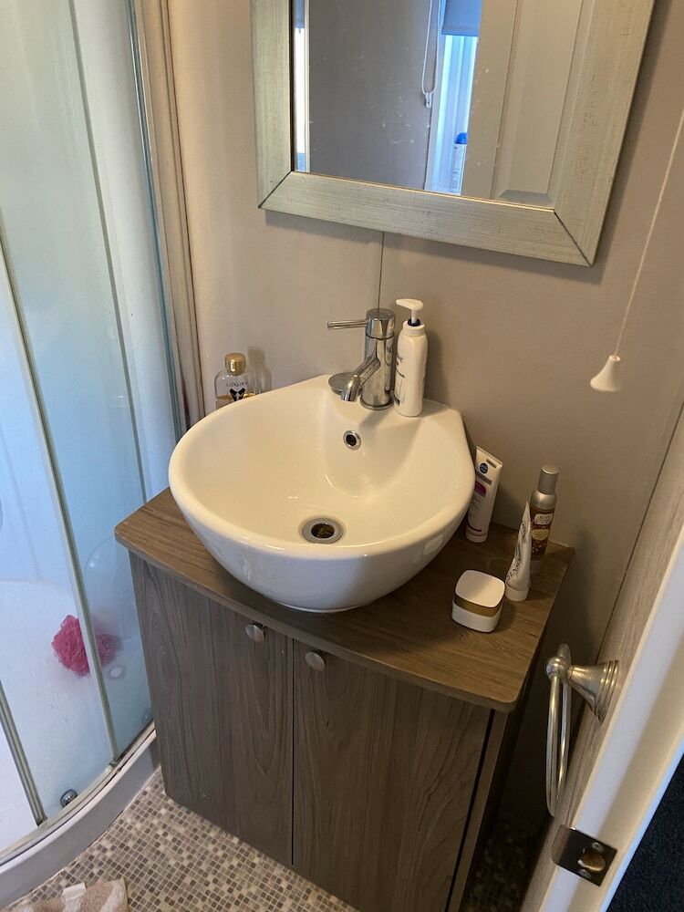 Villa Impeccable 2-bed Lodge In Whitley Bay