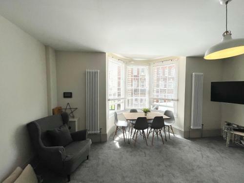 Oxford Street Grand Apartment