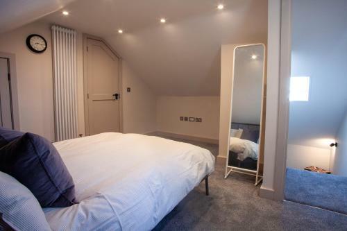 Oxford Street Grand Apartment