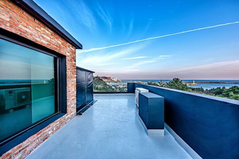Ocean Brick