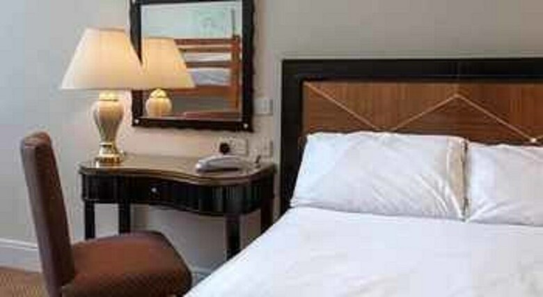 Russ Hill Hotel