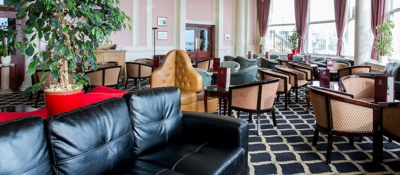Russ Hill Hotel