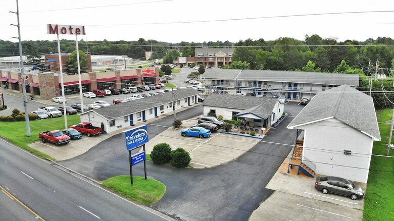 Motel Travelers Inn And Suites