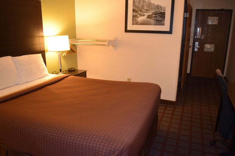 Hotel Super 8 By Wyndham Saginaw