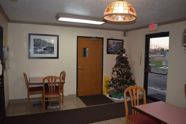 Hotel Super 8 By Wyndham Saginaw