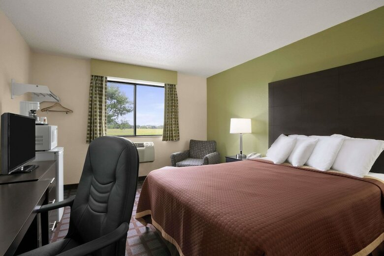 Hotel Super 8 By Wyndham Saginaw