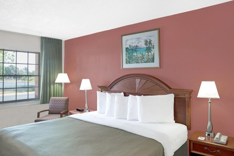 Hotel Howard Johnson By Wyndham Ft. Myers Fl