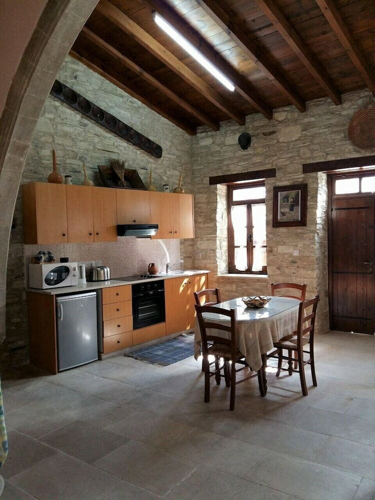 Romios Holiday Apartments