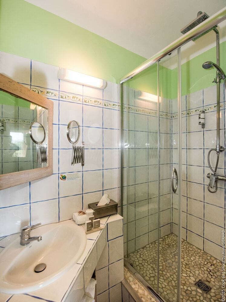 Hotel H�tel La Magnanerie, C�t� Bistro