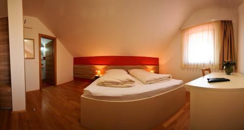 Hostal Rooms Jana