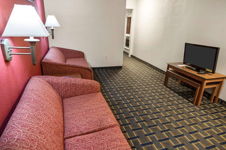 Motel Baymont By Wyndham Pooler/savannah