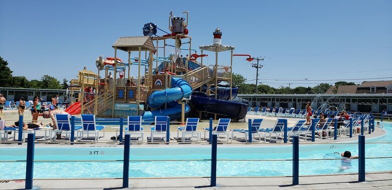 Motel Cape Cod Family Resort And Inflatable Park