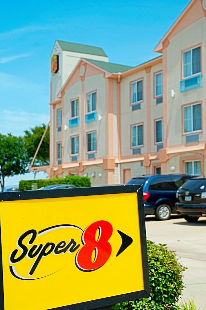 Motel Super 8 By Wyndham Irving/dfw Apt/north