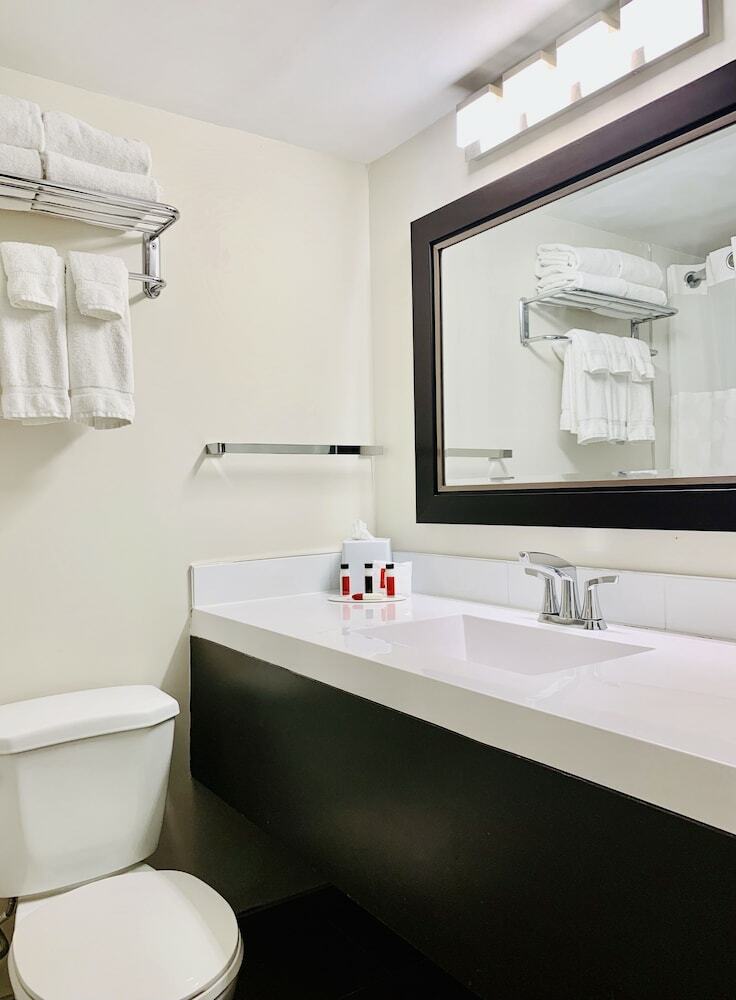 Ramada By Wyndham Kingston Hotel & Conference Centre