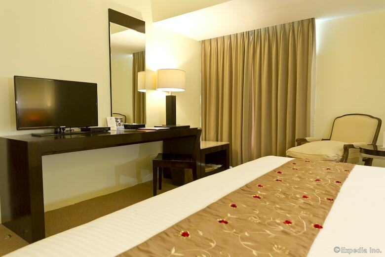 Waterfront Cebu City Hotel & Casino