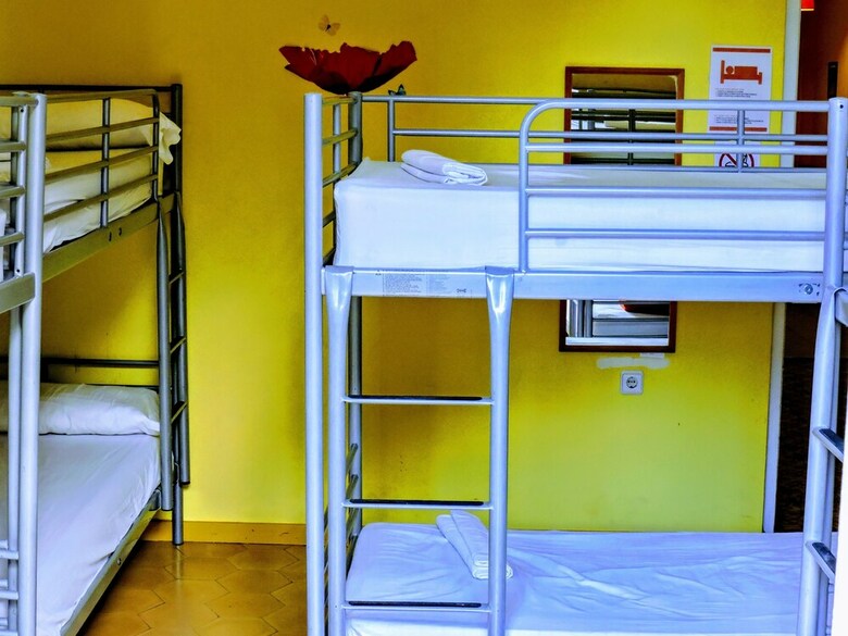 Hostal Feetup Garden House Hostel Barcelona
