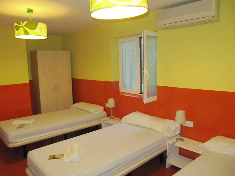 Hostal Feetup Garden House Hostel Barcelona