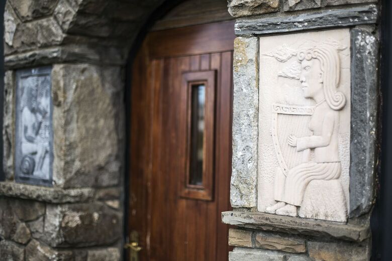 Hotel Maddens Bridge Bar & Guesthouse