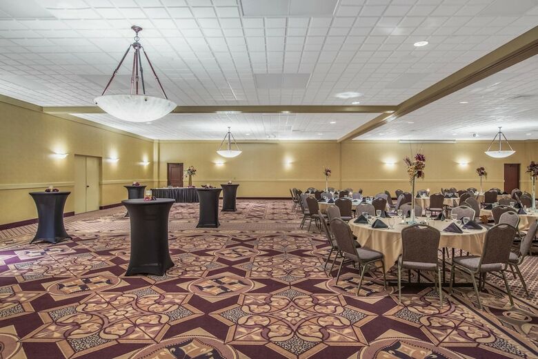 Hotel Ramada By Wyndham Midtown Grand Island