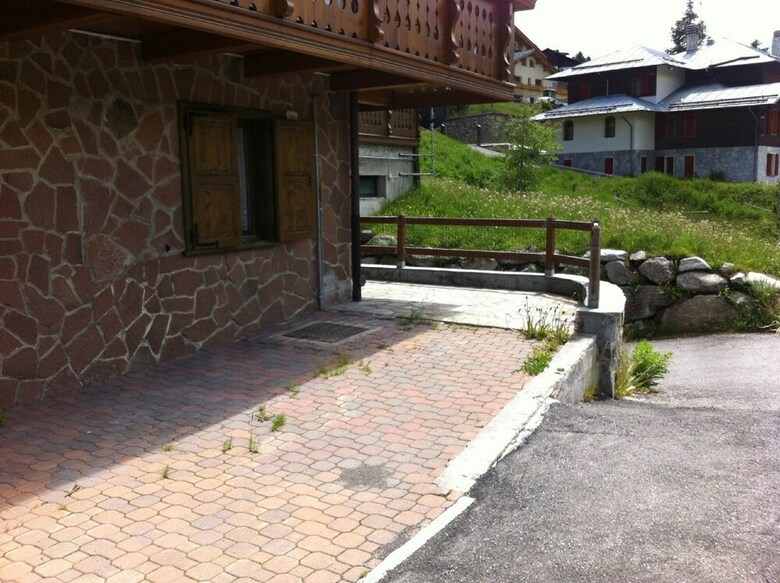 Roulette Apartments