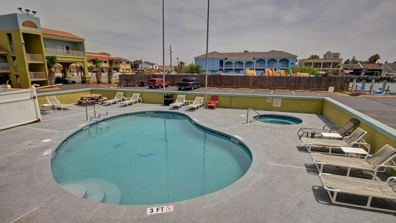 Windwater Hotel & Marina
