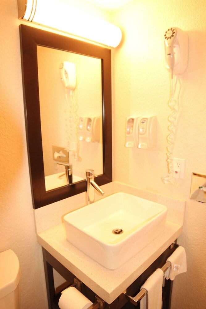 Windwater Hotel & Marina